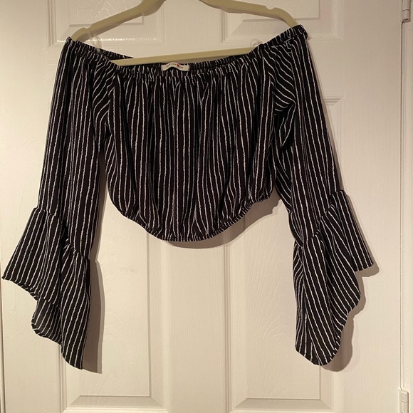 Stripped Long Sleeve Crop Top - Picture 2 of 6